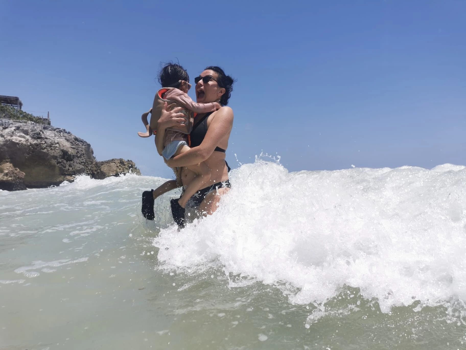 Baignade dans les vagues