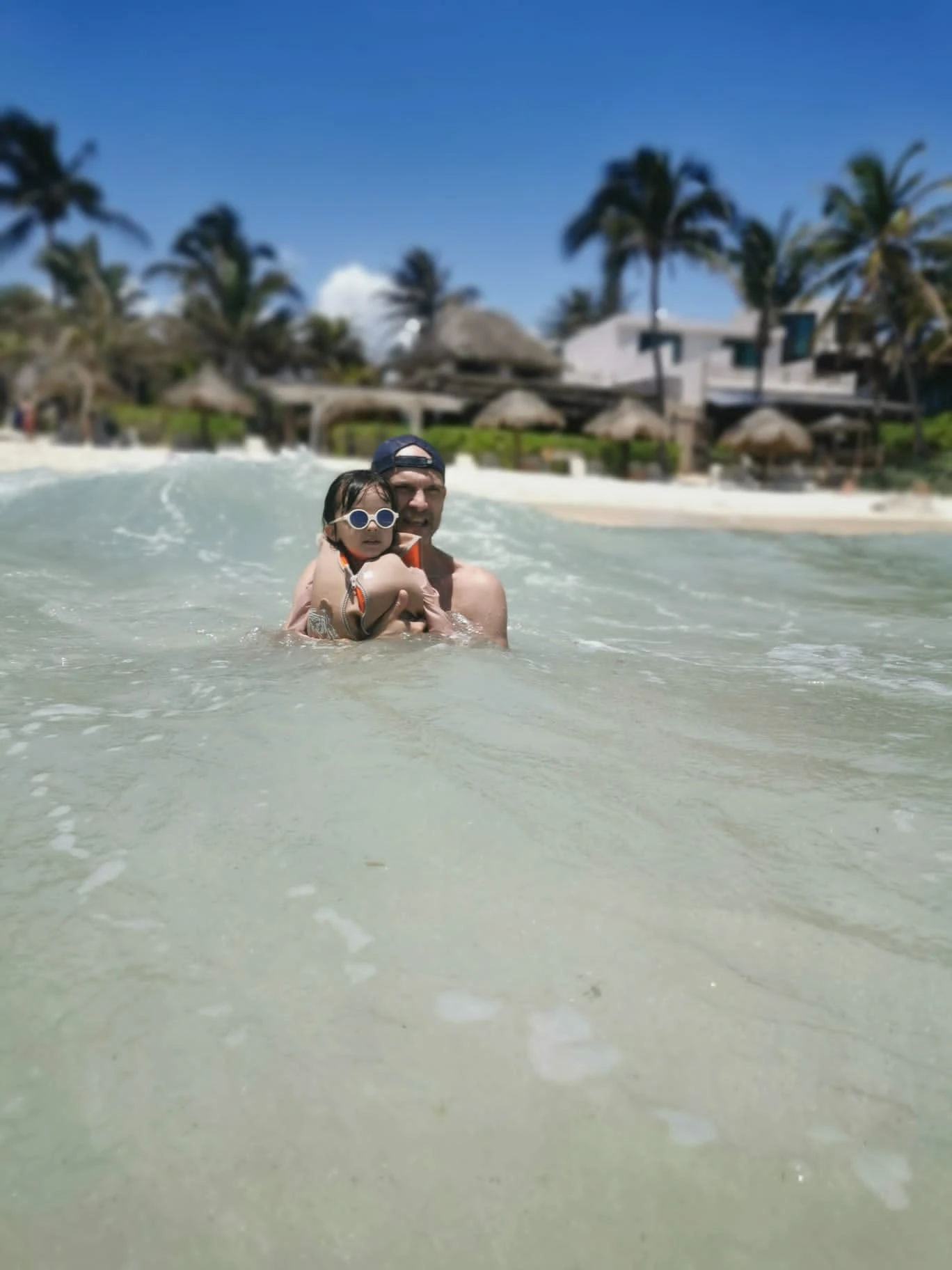 Baignade dans les vagues